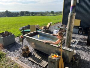 Len_HotTub_01