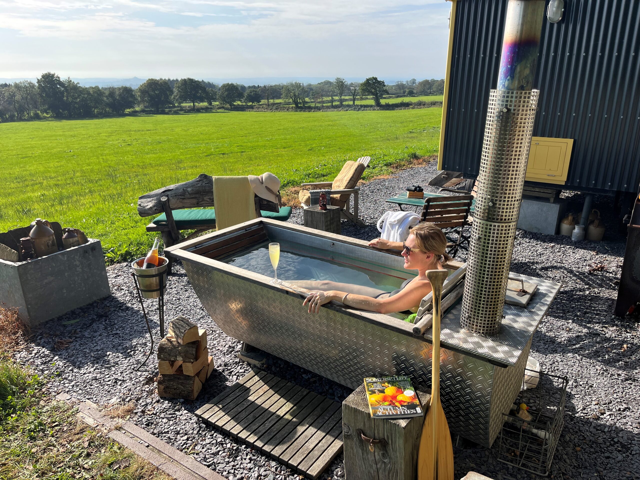 Len_HotTub_01