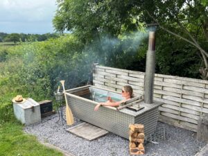 gayna hot tub picture